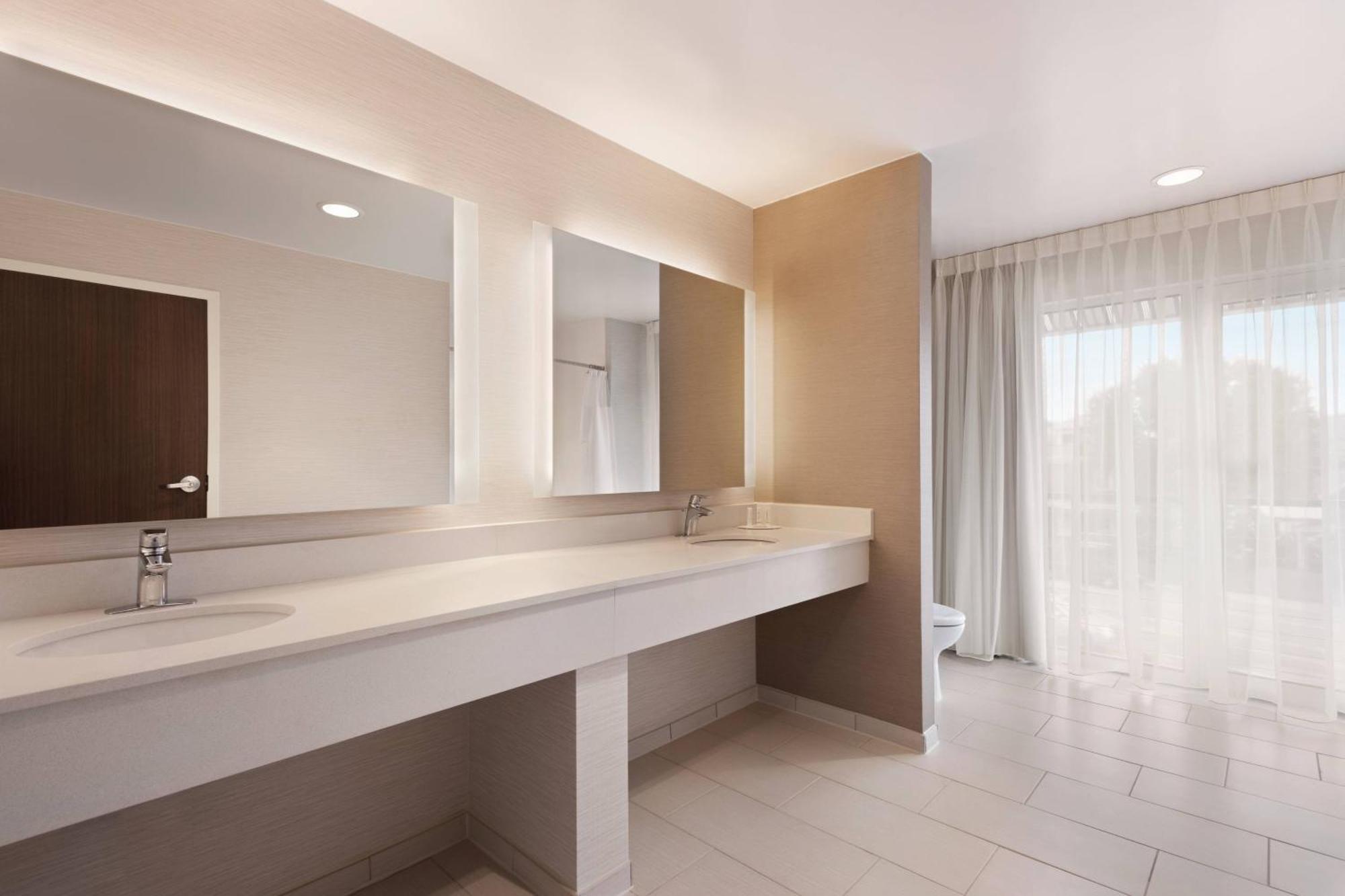 Fairfield Inn & Suites By Marriott Charlottesville Downtown/University Area Eksteriør billede